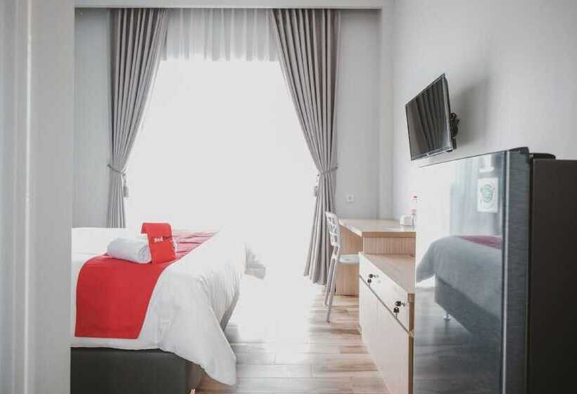 בית מלון כפרי Reddoorz Plus @ Karet Pedurenan 3