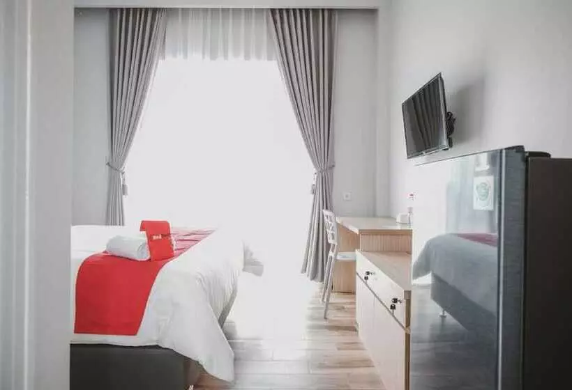 ホテル Reddoorz Plus @ Karet Pedurenan 3