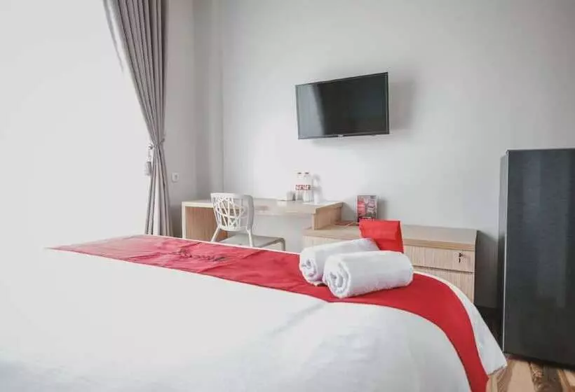 ホテル Reddoorz Plus @ Karet Pedurenan 3