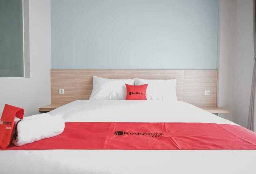 בית מלון כפרי Reddoorz Plus @ Karet Pedurenan 3