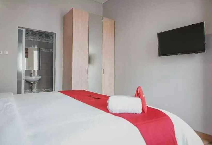 ホテル Reddoorz Plus @ Karet Pedurenan 3