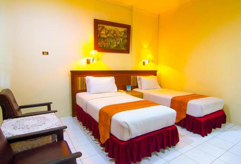 Szálloda Tanjung Pesona Beach Resort & Spa