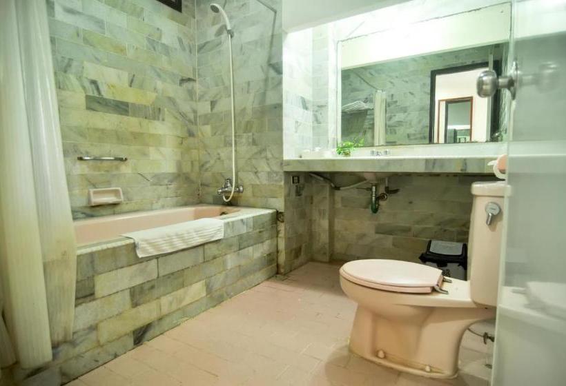 Szálloda Tanjung Pesona Beach Resort & Spa