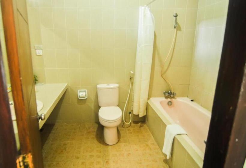 Szálloda Tanjung Pesona Beach Resort & Spa