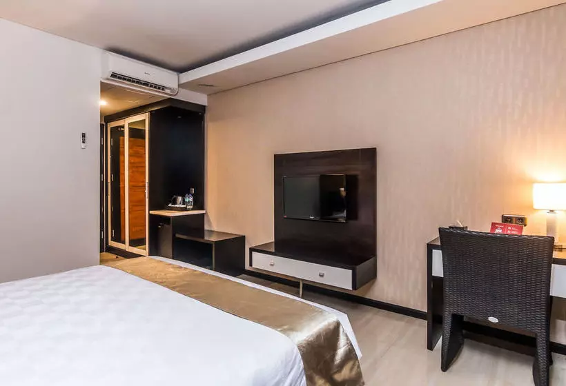 ホテル Zenrooms Denpasar Marlboro
