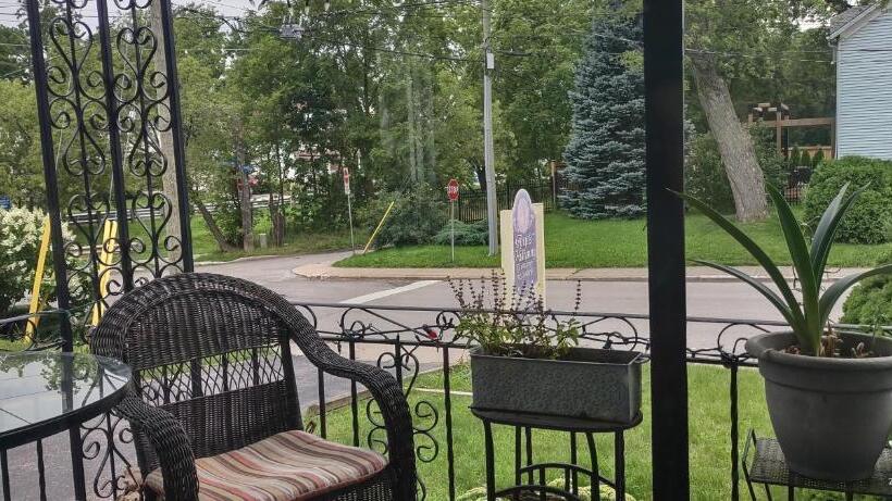 تختخواب و صبحانه Angel Hideaway