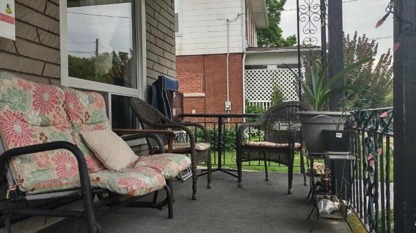 تختخواب و صبحانه Angel Hideaway