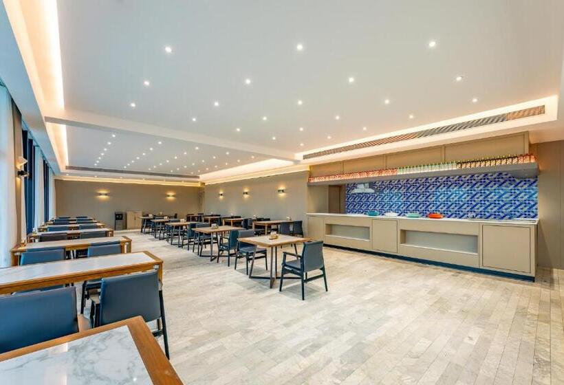 Отель Holiday Inn Express Zhuhai Guishan Island By Ihg