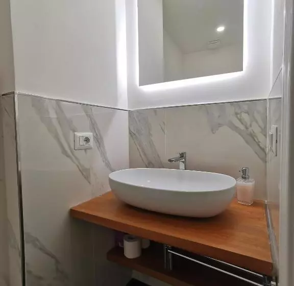 تختخواب و صبحانه Navona Central Relais