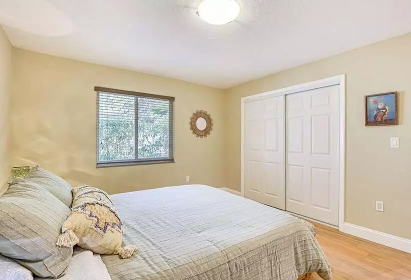 Biscayne Park Home   Near Miami Beaches & Golfing