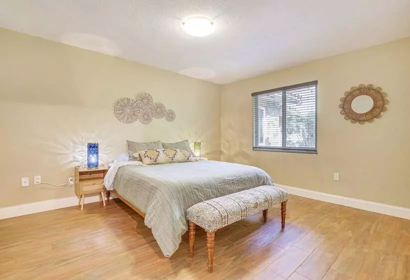Biscayne Park Home   Near Miami Beaches & Golfing