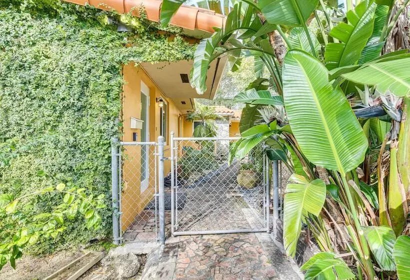 Biscayne Park Home   Near Miami Beaches & Golfing