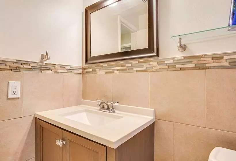 Biscayne Park Home   Near Miami Beaches & Golfing