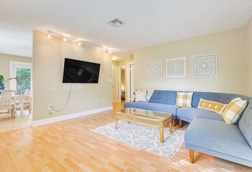 Biscayne Park Home Near Miami Beaches & Golfing