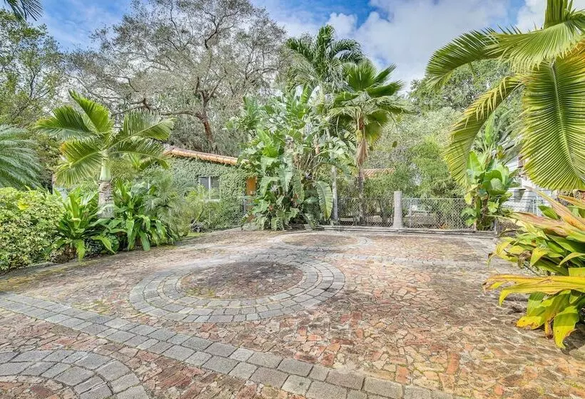 Biscayne Park Home   Near Miami Beaches & Golfing