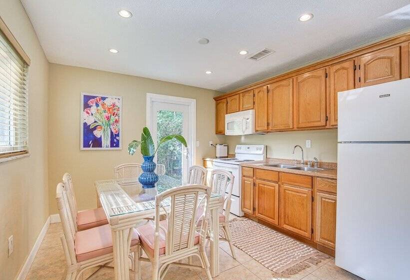 Biscayne Park Home Near Miami Beaches & Golfing