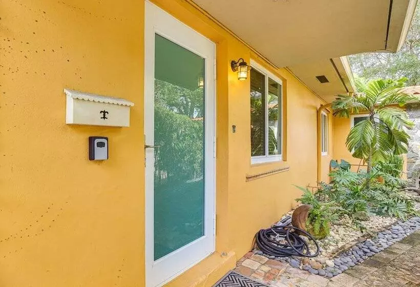Biscayne Park Home   Near Miami Beaches & Golfing