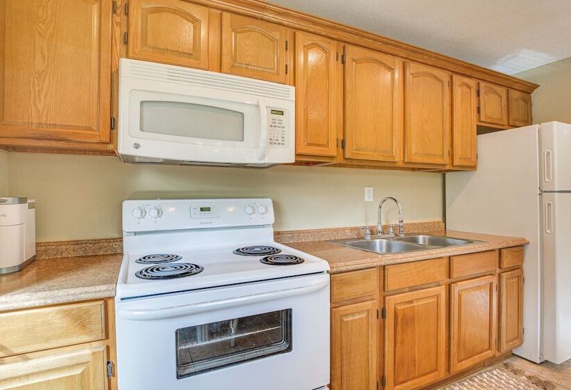 Biscayne Park Home Near Miami Beaches & Golfing