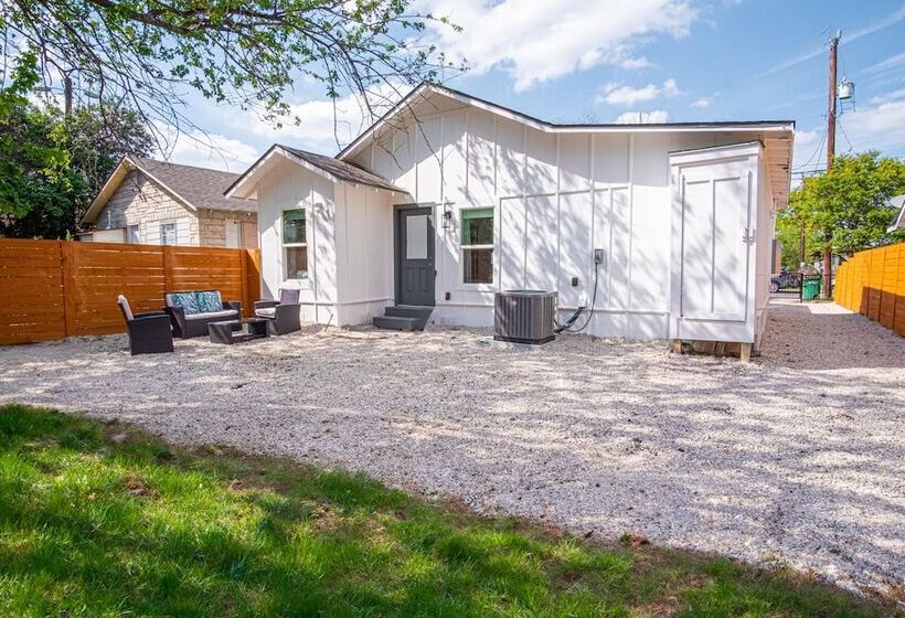 Charming 3br/1ba Close To Vibrant Downtown