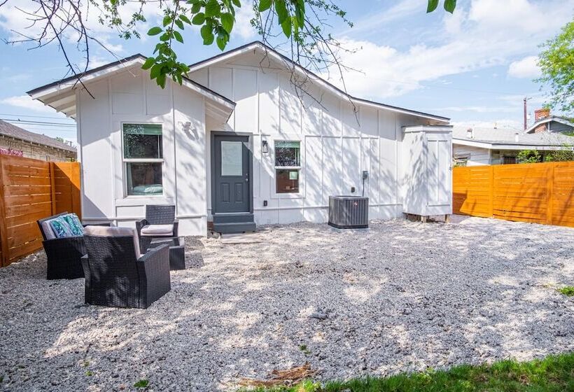 Charming 3br/1ba Close To Vibrant Downtown