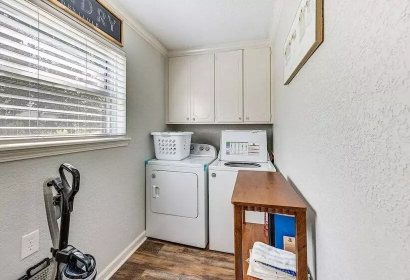 Charming Hot Springs Home Near Lake Hamilton!