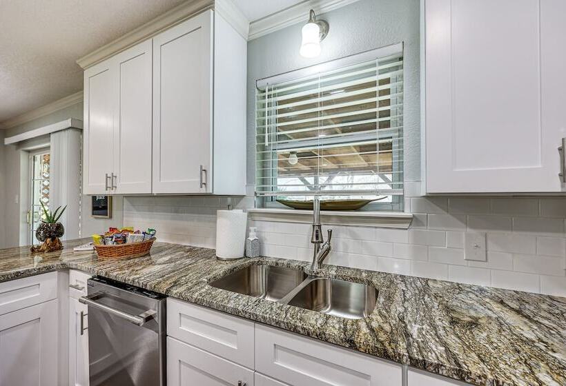 Charming Hot Springs Home Near Lake Hamilton!