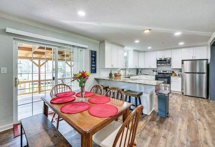Charming Hot Springs Home Near Lake Hamilton!