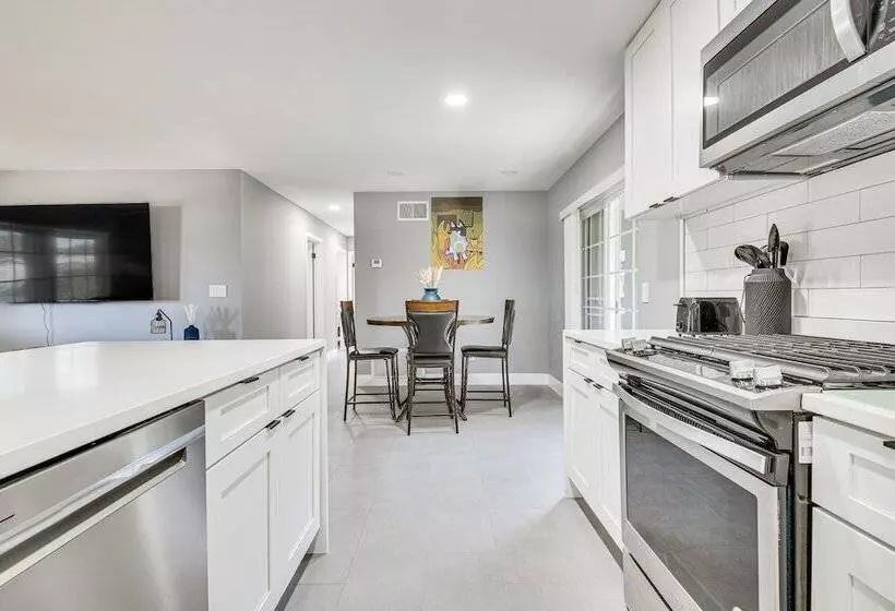 Cocoa Home W/ Large Yard: 3 Mi To Indian River!