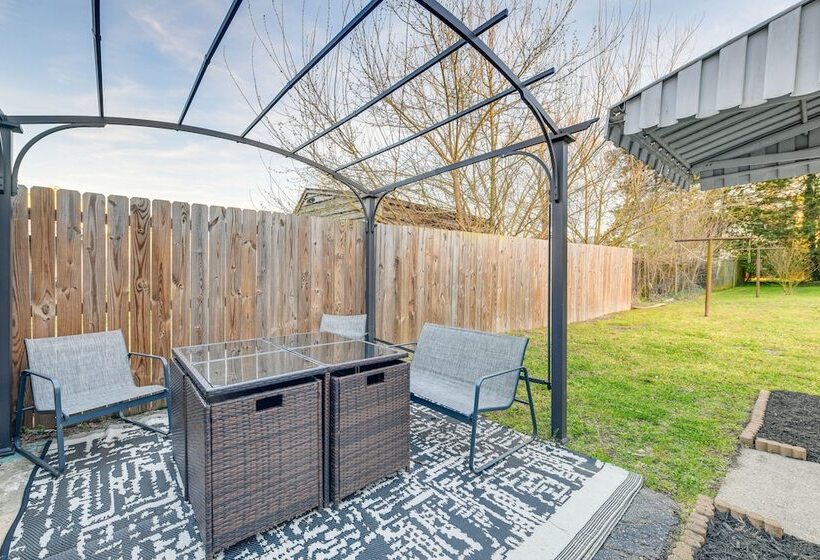 Colorful Hopewell Home ~ 5 Mi To The James River!