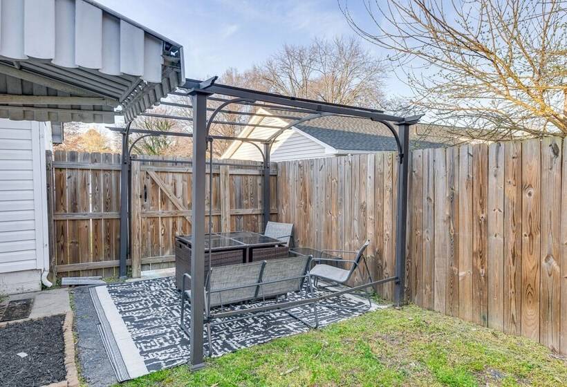 Colorful Hopewell Home ~ 5 Mi To The James River!