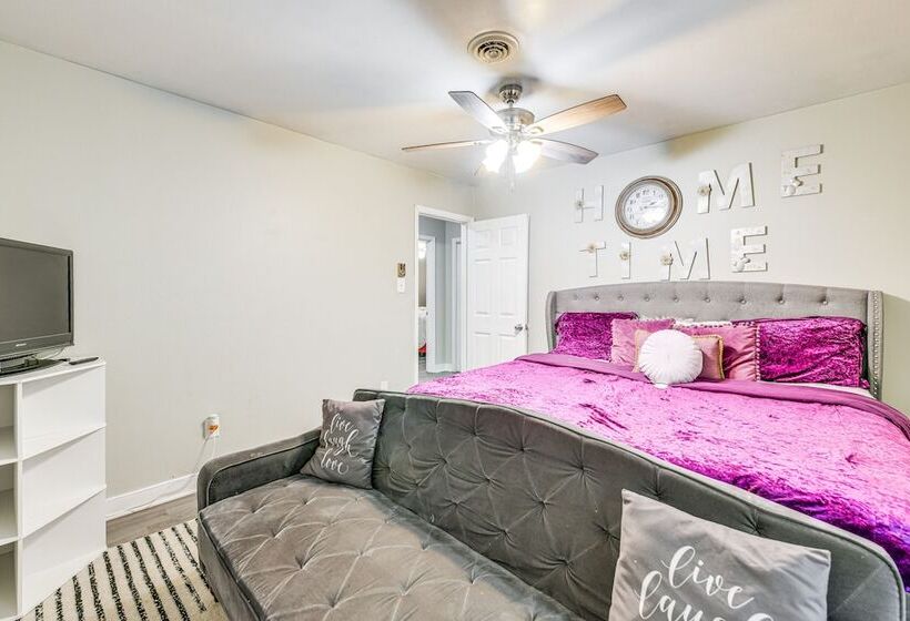 Colorful Hopewell Home ~ 5 Mi To The James River!