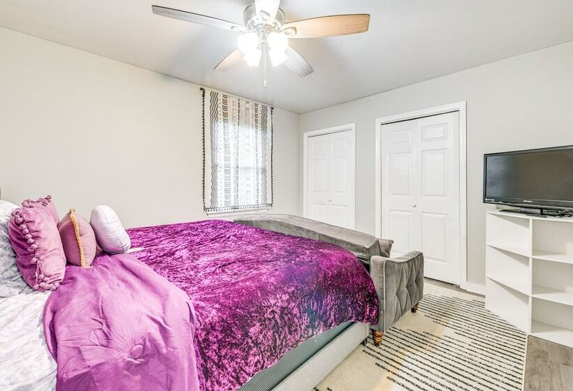 Colorful Hopewell Home ~ 5 Mi To The James River!