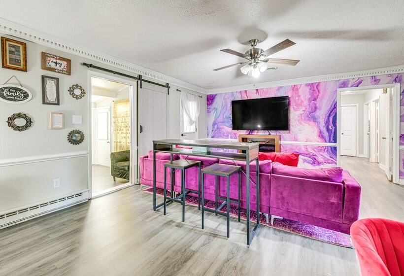 Colorful Hopewell Home ~ 5 Mi To The James River!