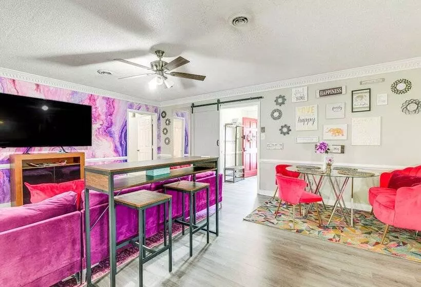Colorful Hopewell Home ~ 5 Mi To The James River!