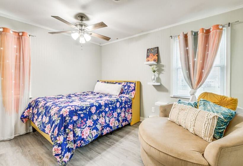 Colorful Hopewell Home ~ 5 Mi To The James River!