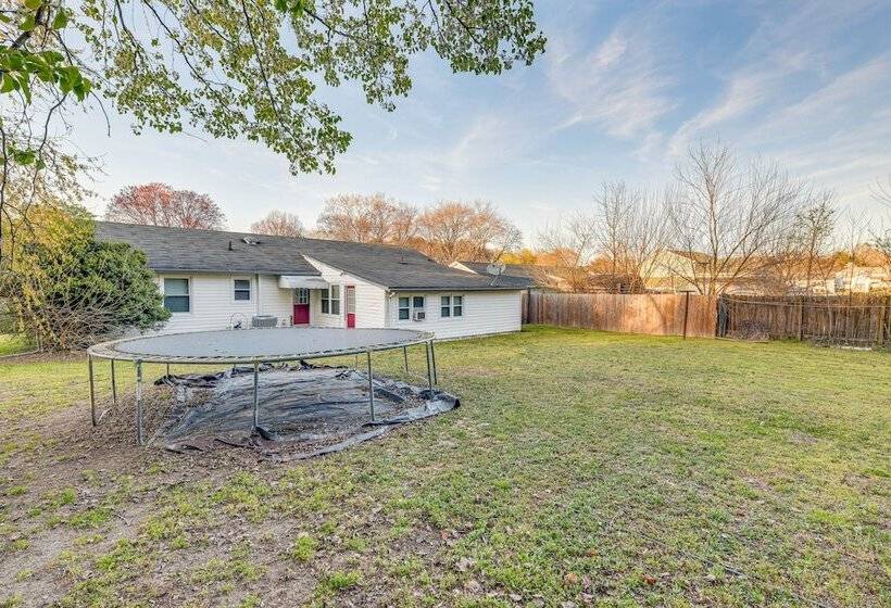 Colorful Hopewell Home ~ 5 Mi To The James River!