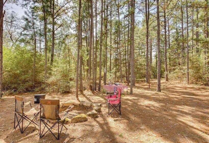 Grapeland Farm Retreat W/ Pool, Grill & Fire Pit