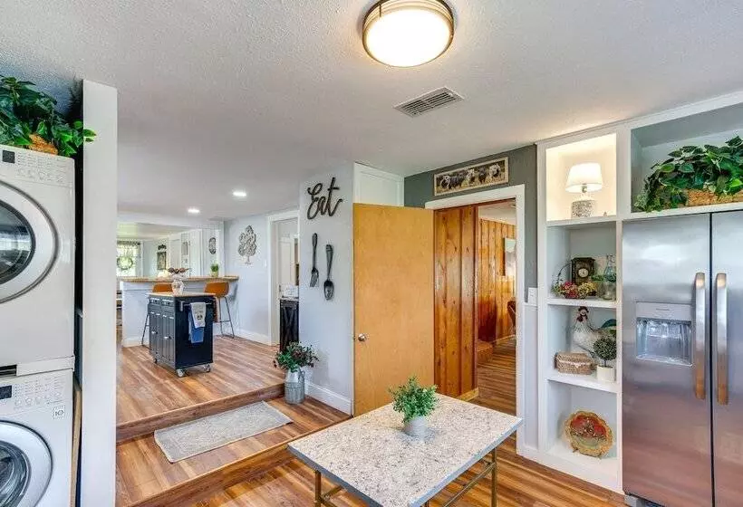 Grapeland Farm Retreat W/ Pool, Grill & Fire Pit