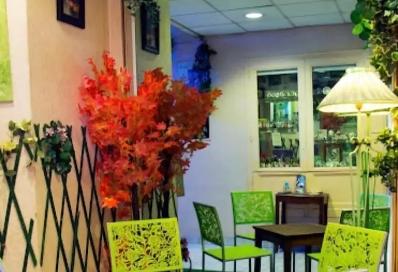 هتل N.d. Auxiliatrice