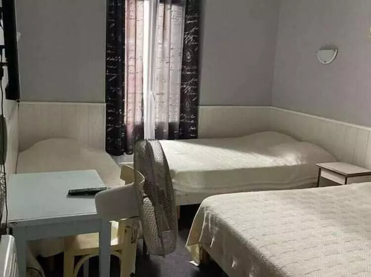 هتل N.d. Auxiliatrice