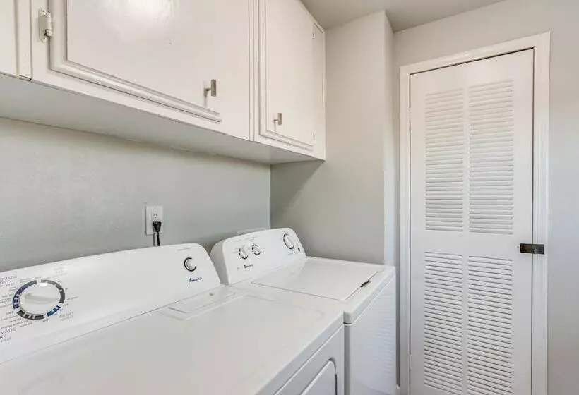 Lakefront Rogers Retreat W/ Grill & Spacious Deck