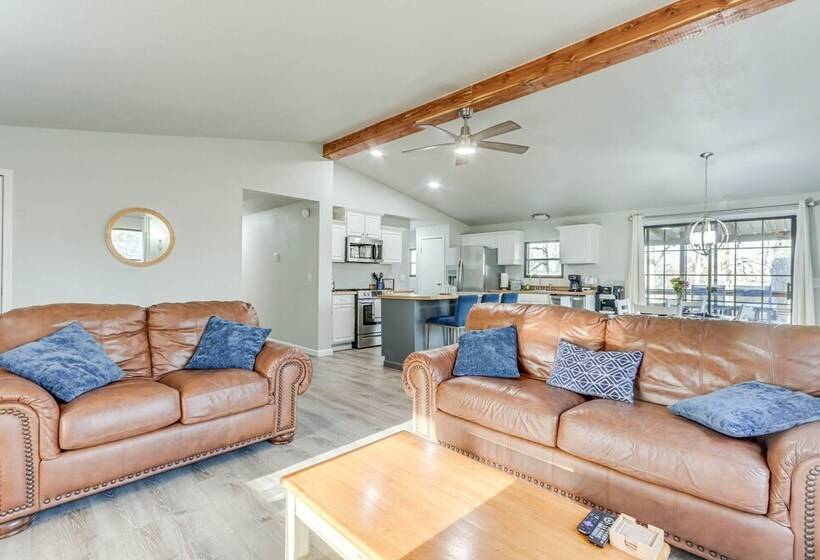 Lakefront Rogers Retreat W/ Grill & Spacious Deck