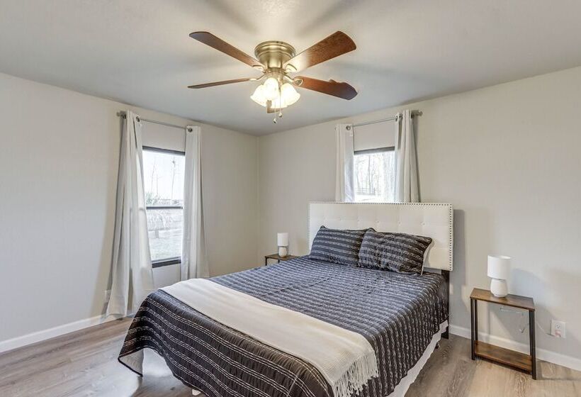 Lakefront Rogers Retreat W/ Grill & Spacious Deck