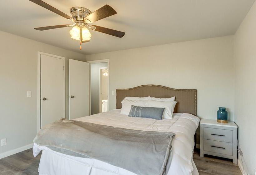 Lakefront Rogers Retreat W/ Grill & Spacious Deck