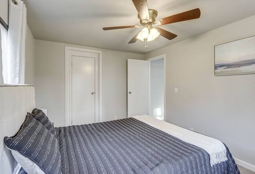 Lakefront Rogers Retreat W/ Grill & Spacious Deck