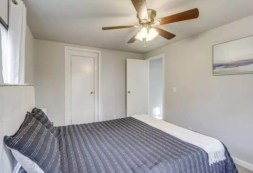 Lakefront Rogers Retreat W/ Grill & Spacious Deck