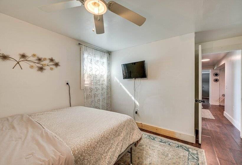 Over Andover  Retreat W/ Hot Tub: Walk To Lake!