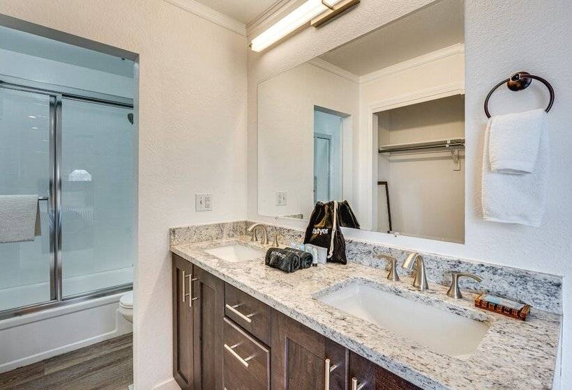 10 Mi To Denver: Pet Friendly Arvada Home W/ Yard!