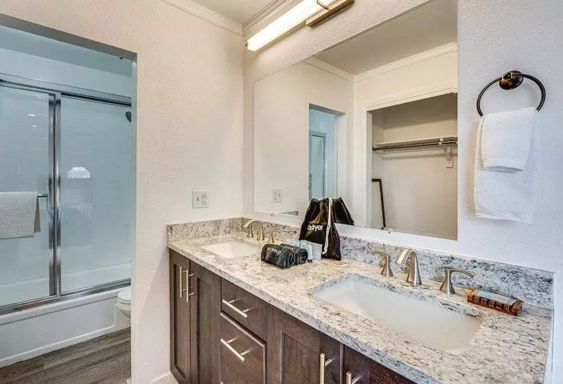 10 Mi To Denver: Pet Friendly Arvada Home W/ Yard!