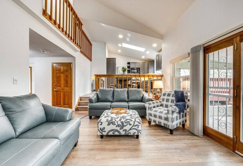 10 Mi To Denver: Pet Friendly Arvada Home W/ Yard!